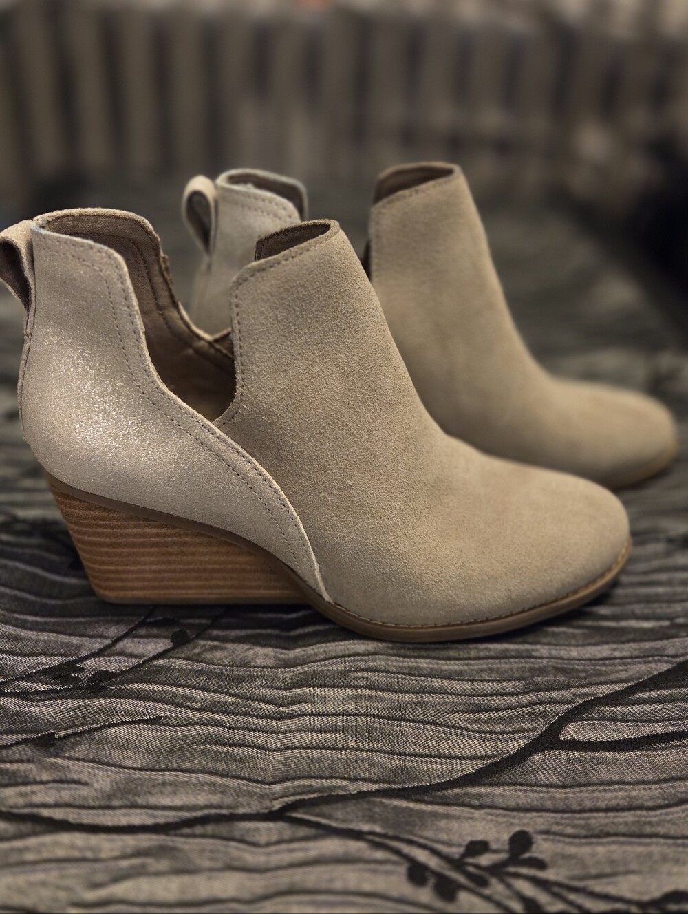 TOMS Women's Gwen Metallic Round Toe Wedge Booties.  Size 7.5